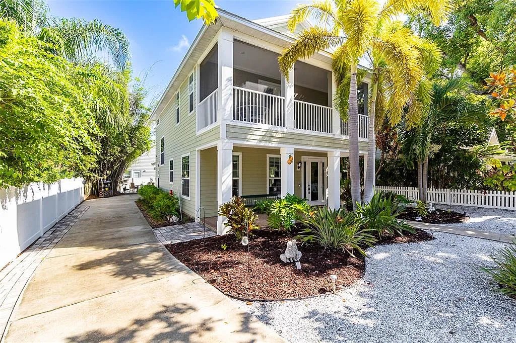 Scotland Palms exterior, 426 Scotland Street Dunedin Florida
